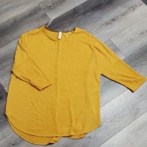 Light yellow/ mustard top